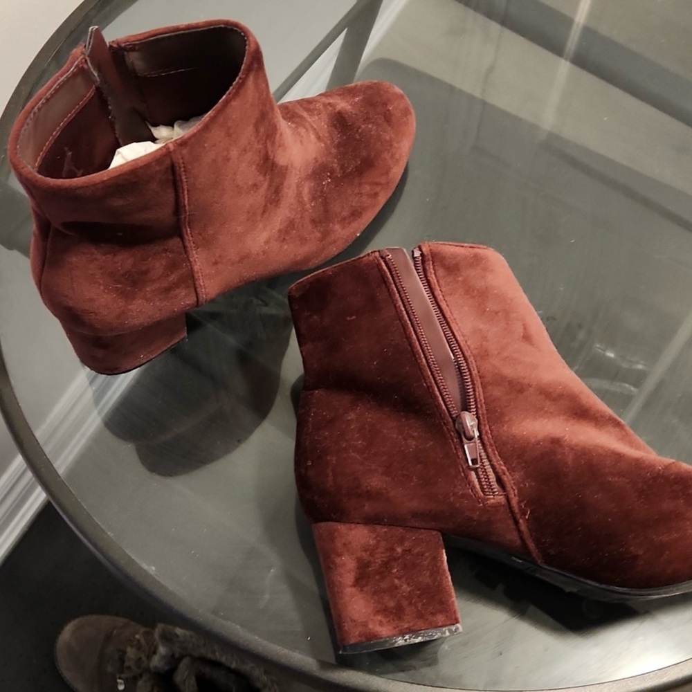 Elegant Brown Suede Ankle Boots - Picture 2 of 2